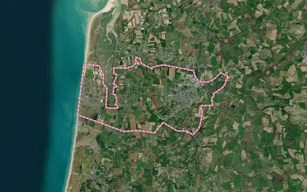 Vue satellite de Bréhal avec ses contours administratifs