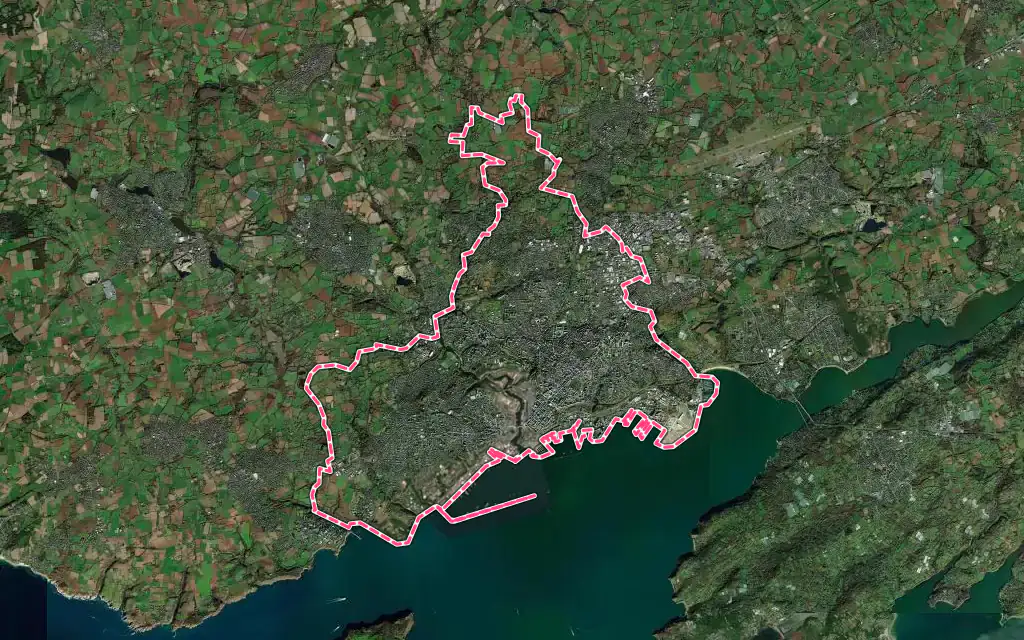 Vue satellite de Brest avec ses contours administratifs