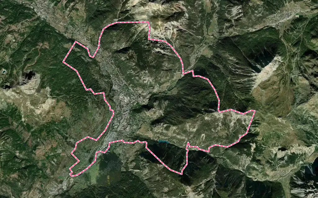 Vue satellite de Briançon avec ses contours administratifs