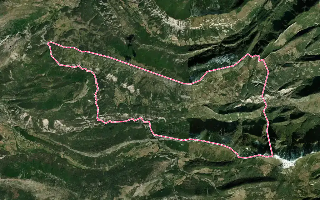 Vue satellite de Briançonnet avec ses contours administratifs