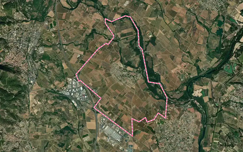 Vue satellite de Brignac avec ses contours administratifs