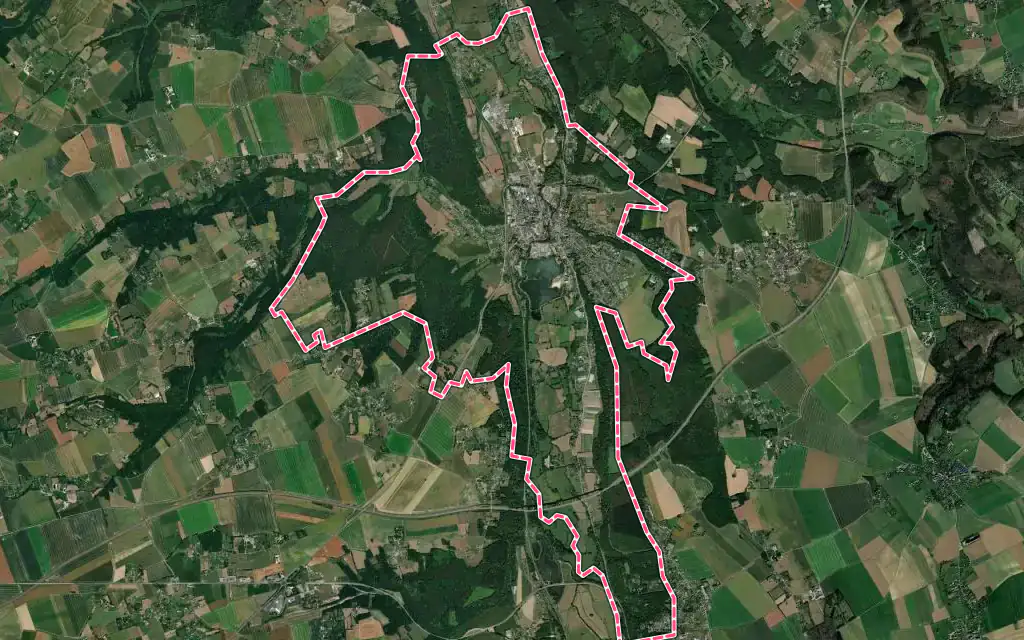 Vue satellite de Brionne avec ses contours administratifs
