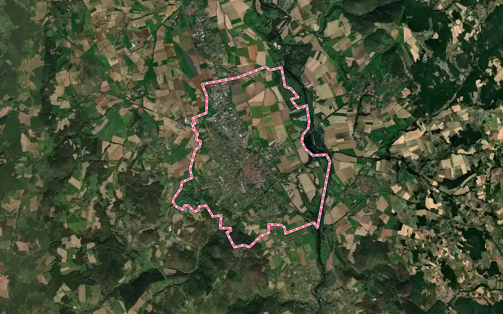 Vue satellite de Brioude avec ses contours administratifs