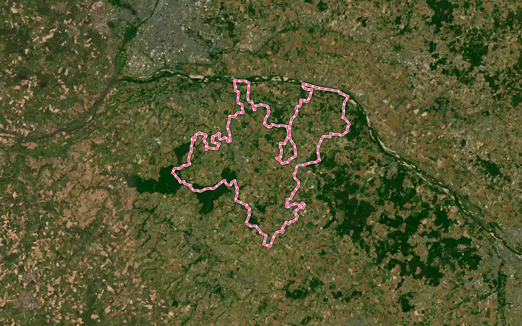Vue satellite de Brissac Loire Aubance avec ses contours administratifs