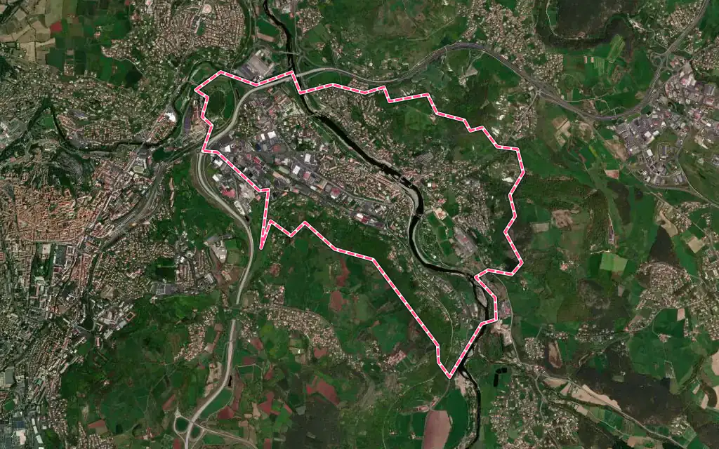 Vue satellite de Brives-Charensac avec ses contours administratifs
