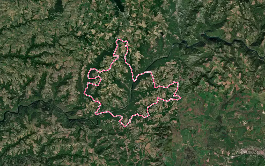 Vue satellite de Broquiès avec ses contours administratifs