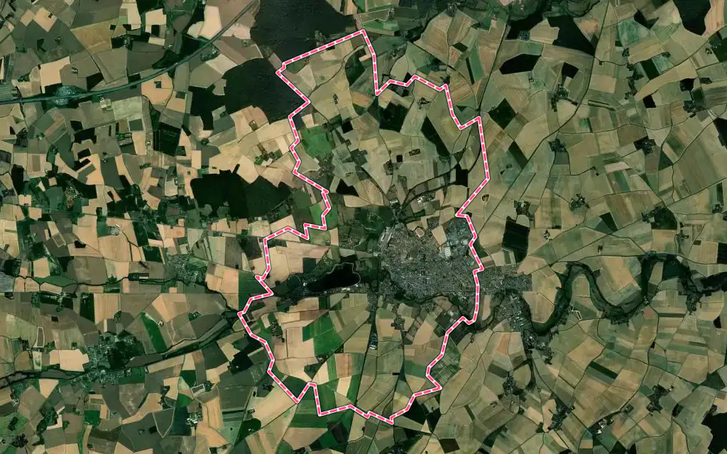 Vue satellite de Brou avec ses contours administratifs