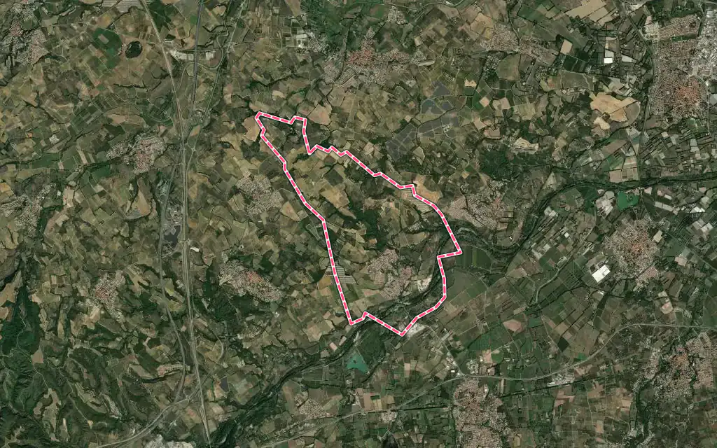 Vue satellite de Brouilla avec ses contours administratifs