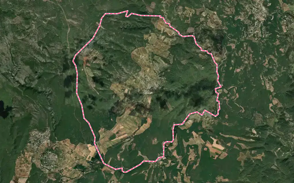 Vue satellite de Brue-Auriac avec ses contours administratifs