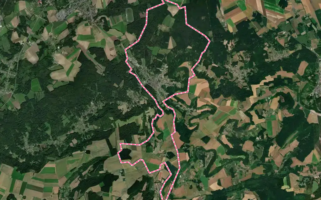 Vue satellite de Bruyères-et-Montbérault avec ses contours administratifs
