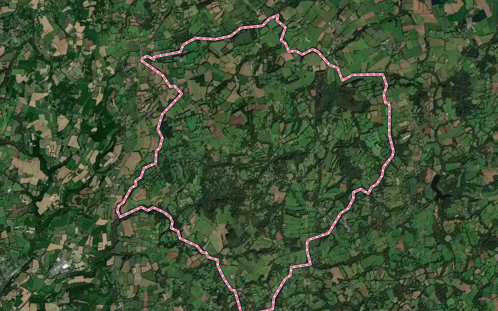 Vue satellite de Bulat-Pestivien avec ses contours administratifs