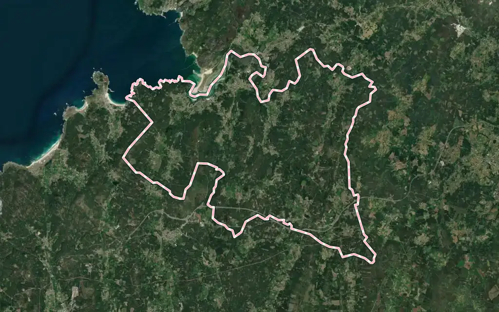 Vista satélite de Cabana de Bergantiños con su contorno administrativo