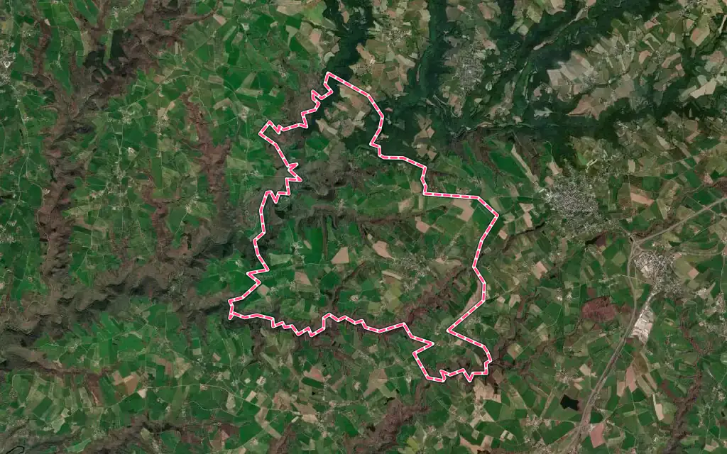 Vue satellite de Cabanès avec ses contours administratifs