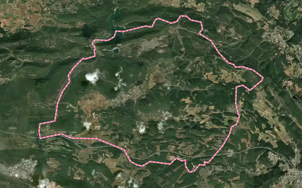 Vue satellite de Cabasse avec ses contours administratifs
