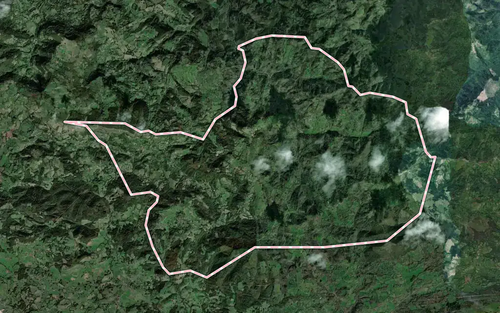 Vista satélite de Cabranes con su contorno administrativo