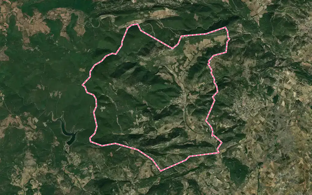 Vue satellite de Cabrières avec ses contours administratifs