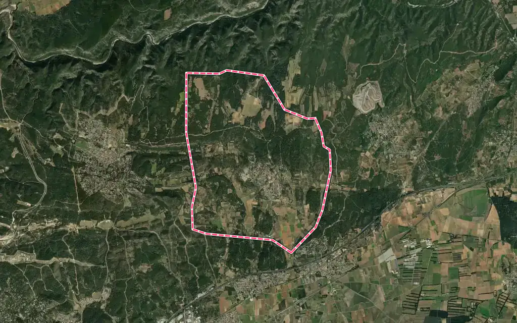 Vue satellite de Cabrières avec ses contours administratifs