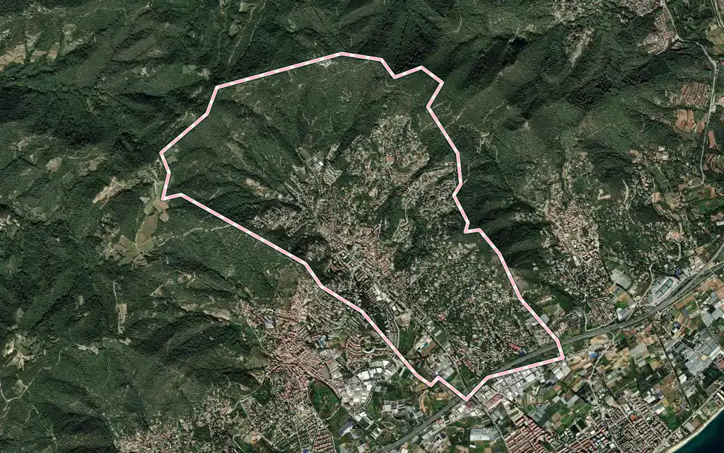 Vista satélite de Cabrils con su contorno administrativo