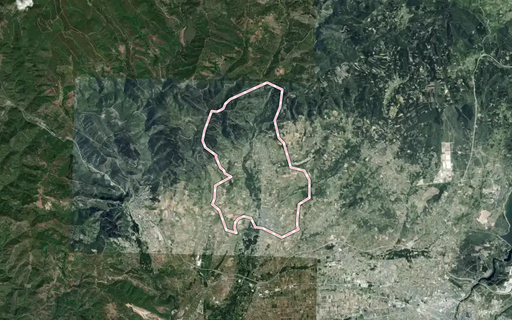 Vista satélite de Cacabelos con su contorno administrativo