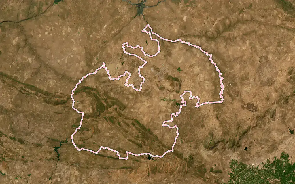 Vista satélite de Cáceres con su contorno administrativo