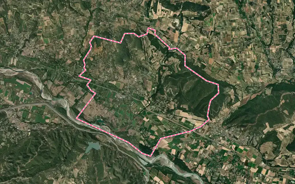 Vue satellite de Cadenet avec ses contours administratifs