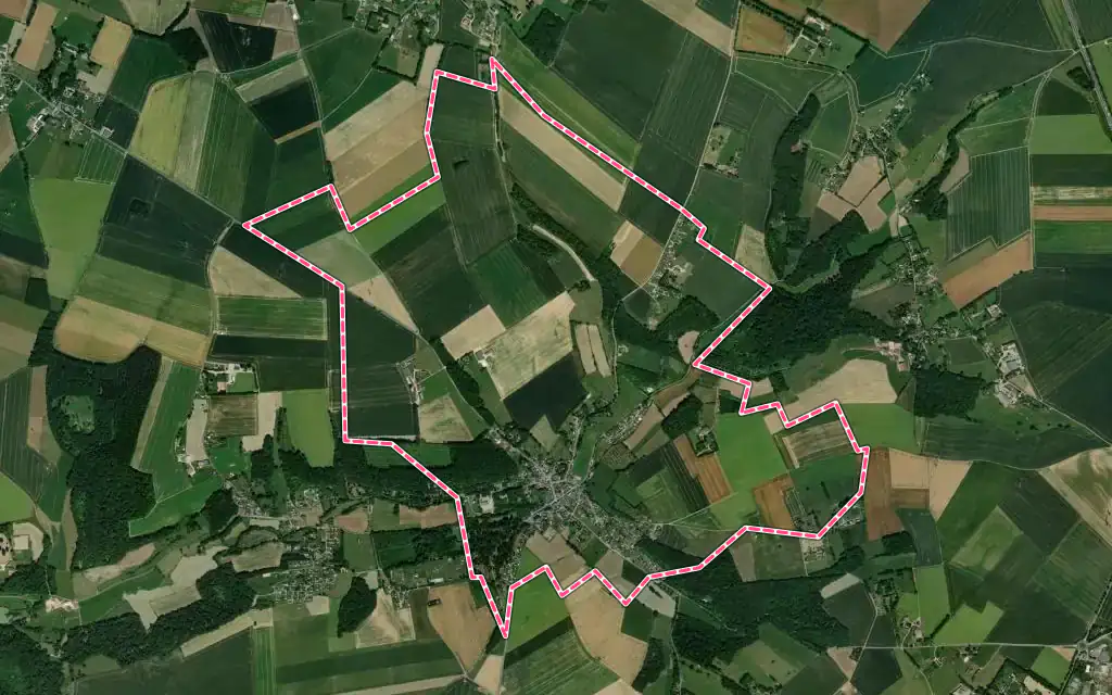 Vue satellite de Cailly avec ses contours administratifs