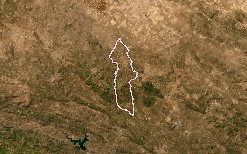 Vista satélite de Calera de León con su contorno administrativo