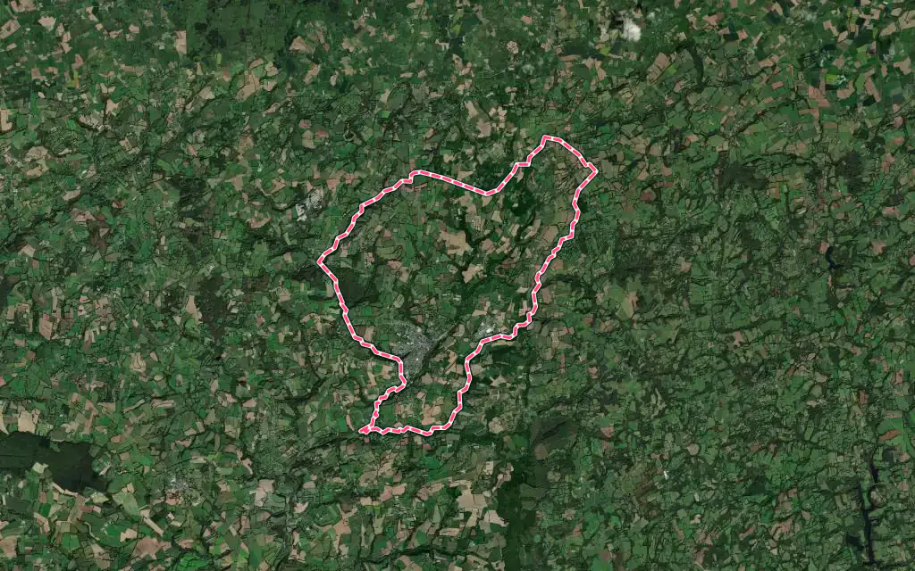 Vue satellite de Callac avec ses contours administratifs