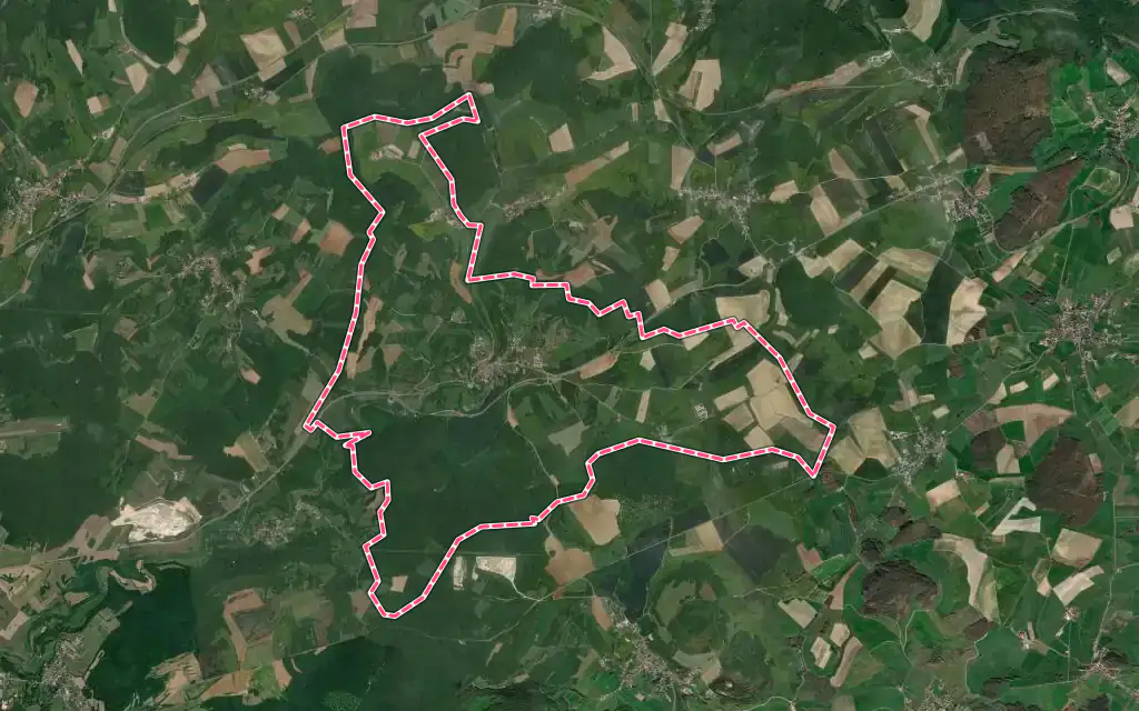 Vue satellite de Calmoutier avec ses contours administratifs