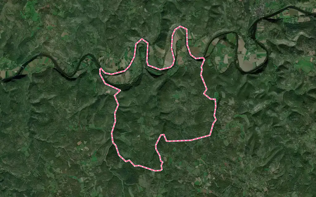 Vue satellite de Calvignac avec ses contours administratifs