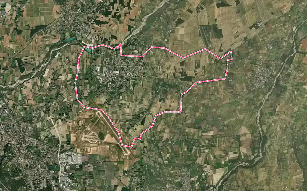 Vue satellite de Camaret-sur-Aigues avec ses contours administratifs