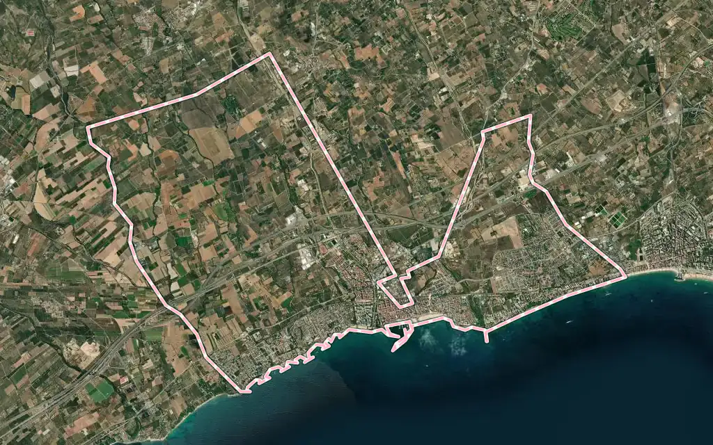 Vista satélite de Cambrils con su contorno administrativo