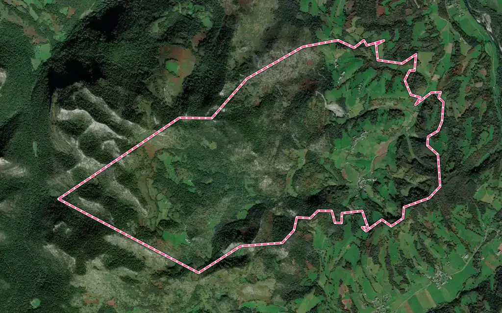 Vue satellite de Camou-Cihigue avec ses contours administratifs