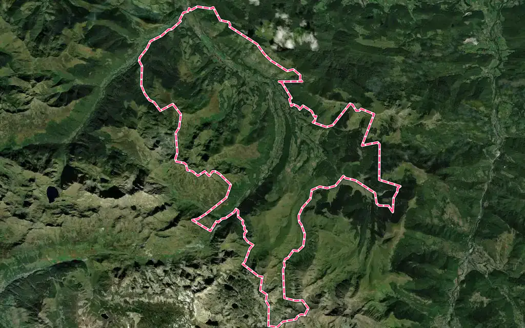 Vue satellite de Campan avec ses contours administratifs