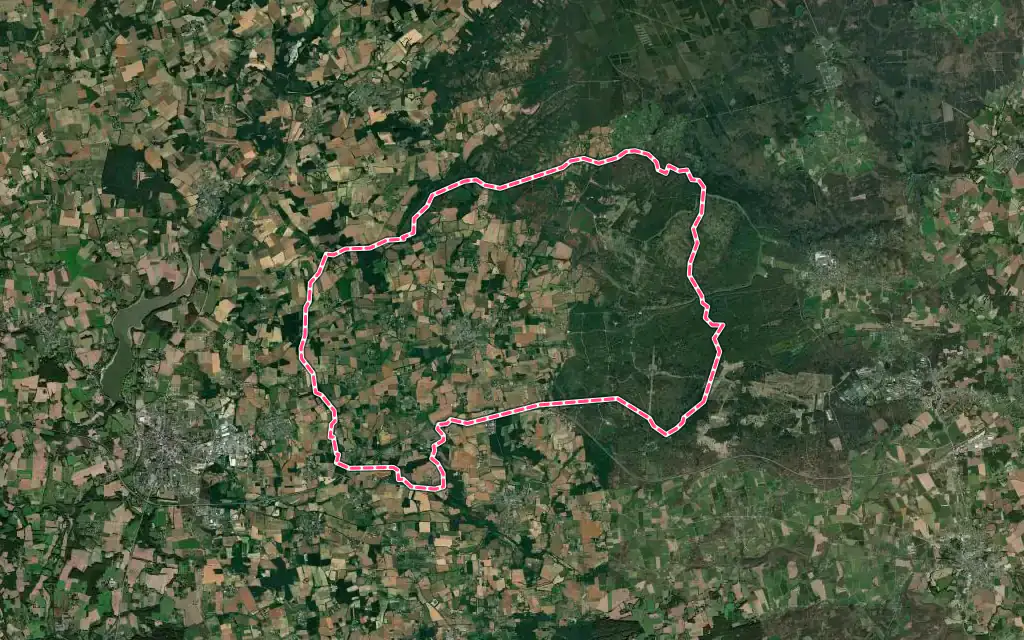Vue satellite de Campénéac avec ses contours administratifs