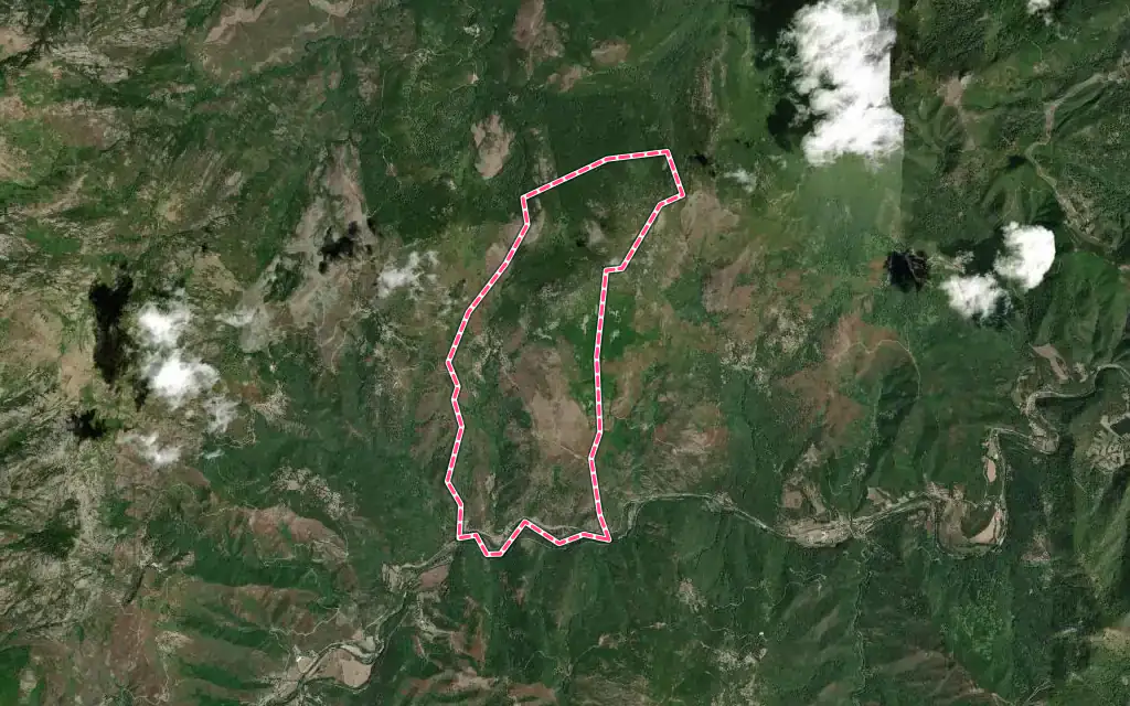 Vue satellite de Campitello avec ses contours administratifs