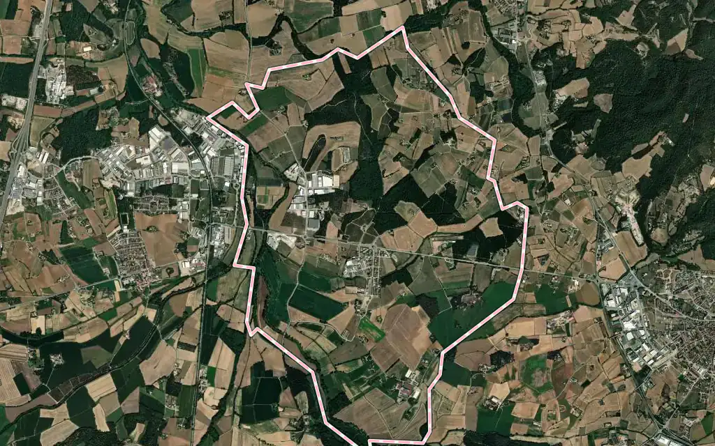 Vista satélite de Campllong con su contorno administrativo