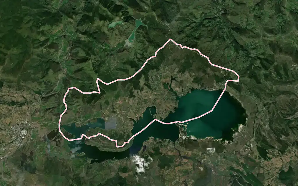 Vista satélite de Campoo de Yuso con su contorno administrativo