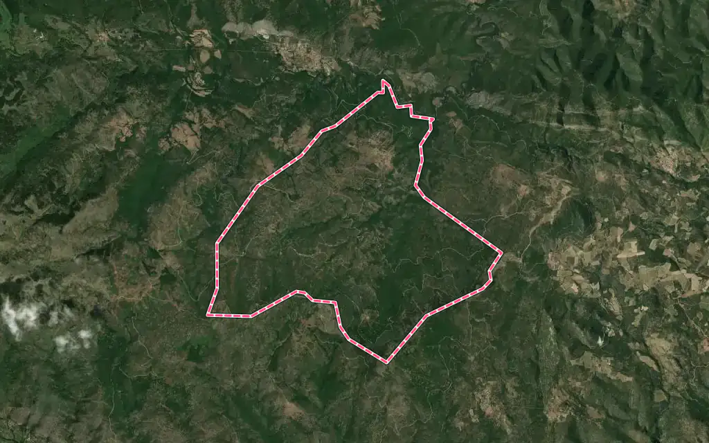 Vue satellite de Campoussy avec ses contours administratifs