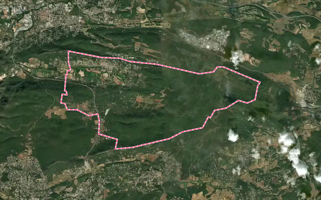 Vue satellite de Camps-la-Source avec ses contours administratifs