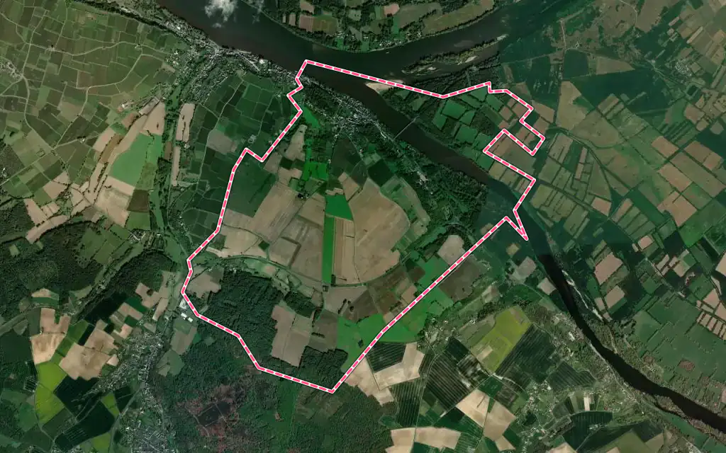 Vue satellite de Candes-Saint-Martin avec ses contours administratifs
