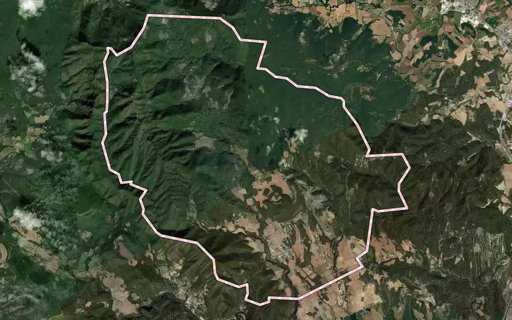 Vista satélite de Canet d'Adri con su contorno administrativo