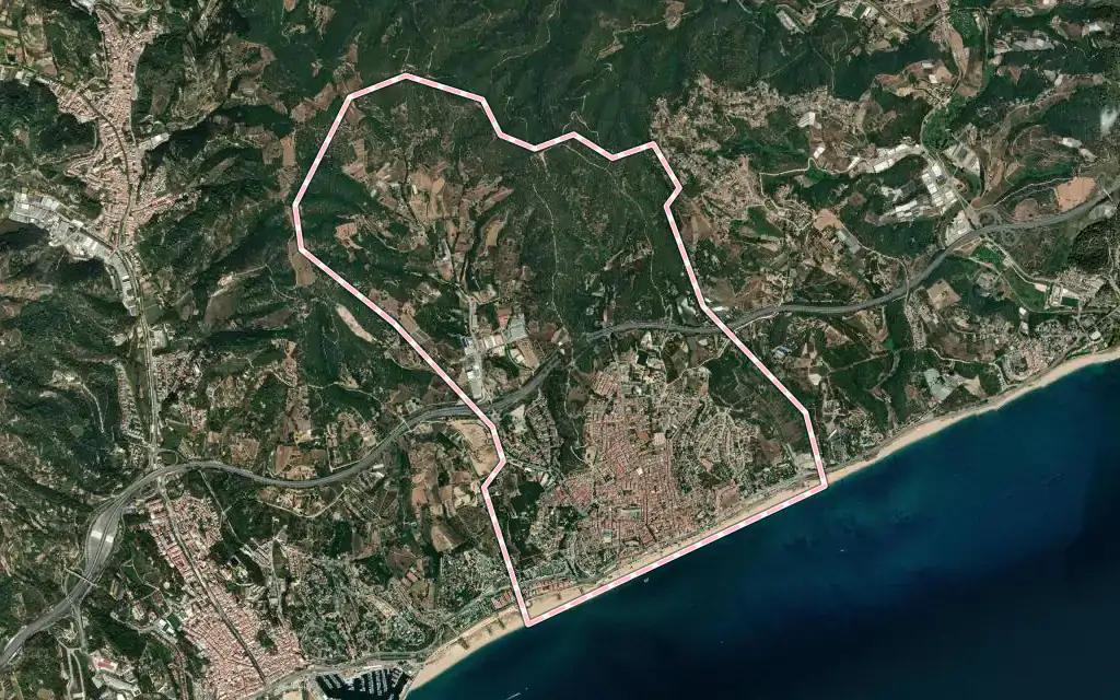 Vista satélite de Canet de Mar con su contorno administrativo