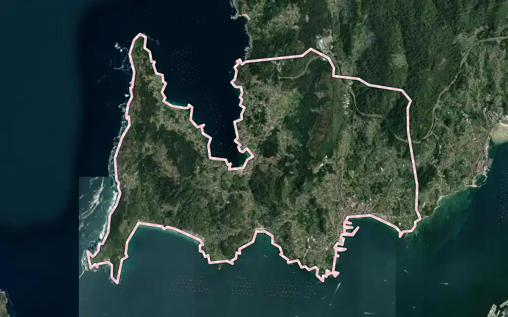 Vista satélite de Cangas de Morrazo con su contorno administrativo