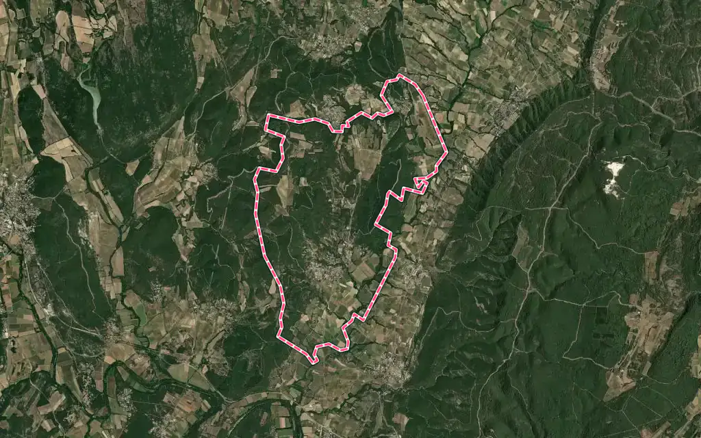 Vue satellite de Cannes-et-Clairan avec ses contours administratifs