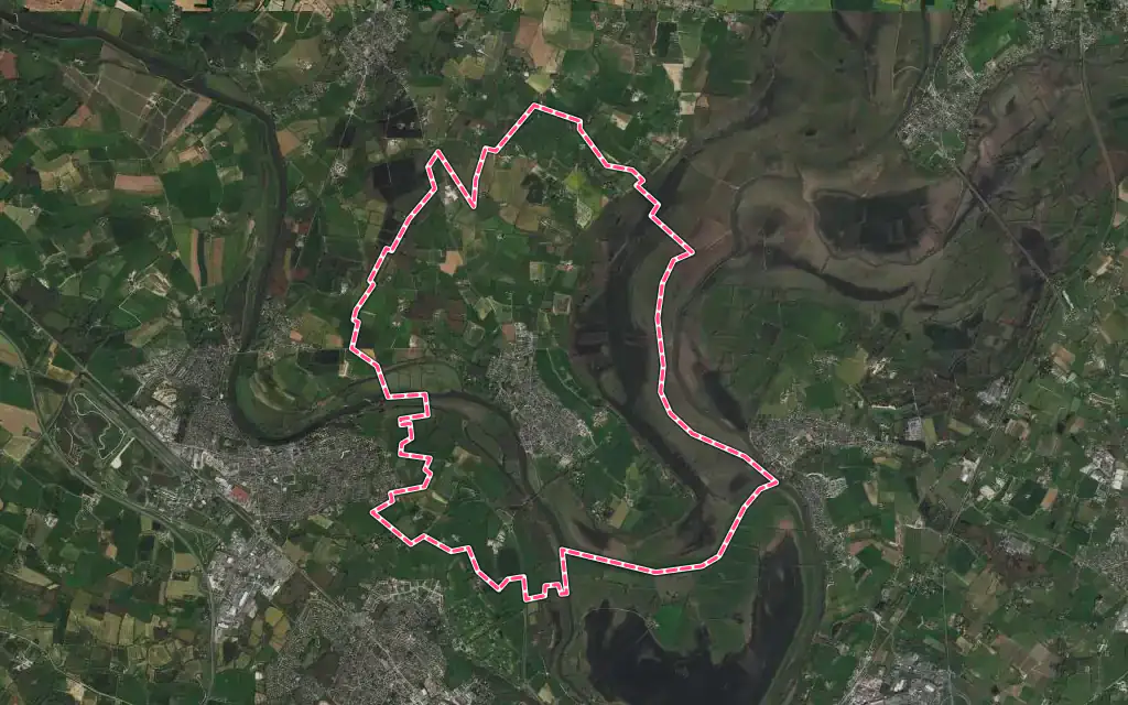 Vue satellite de Cantenay-Épinard avec ses contours administratifs