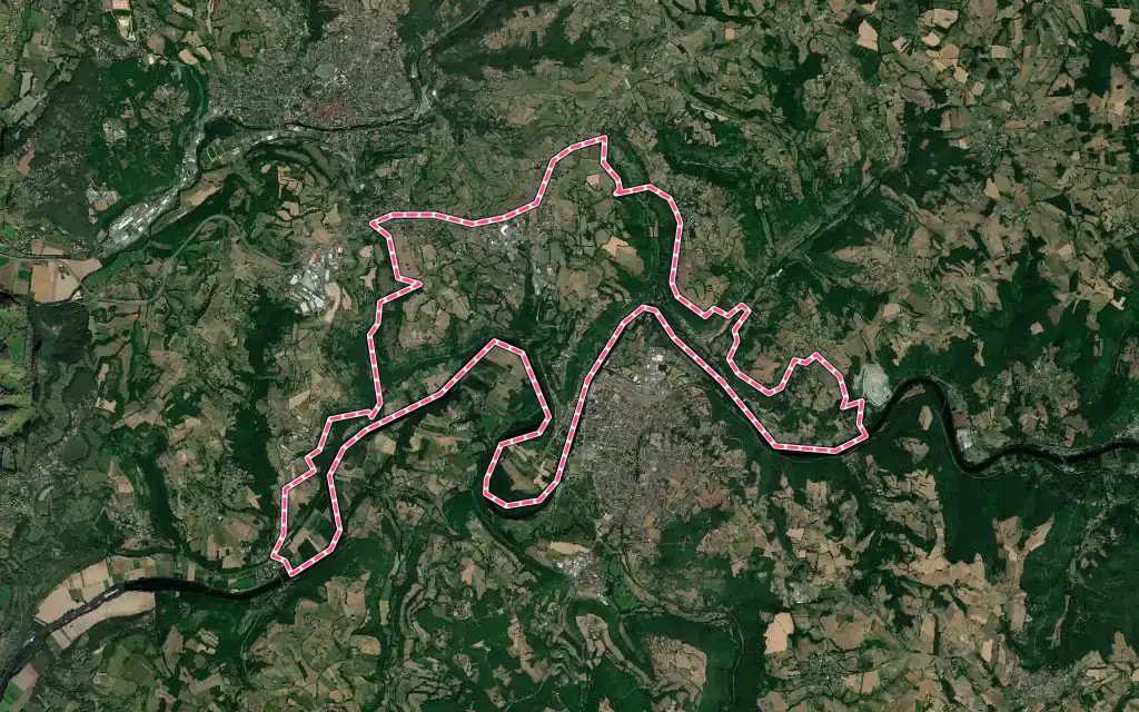 Vue satellite de Capdenac avec ses contours administratifs