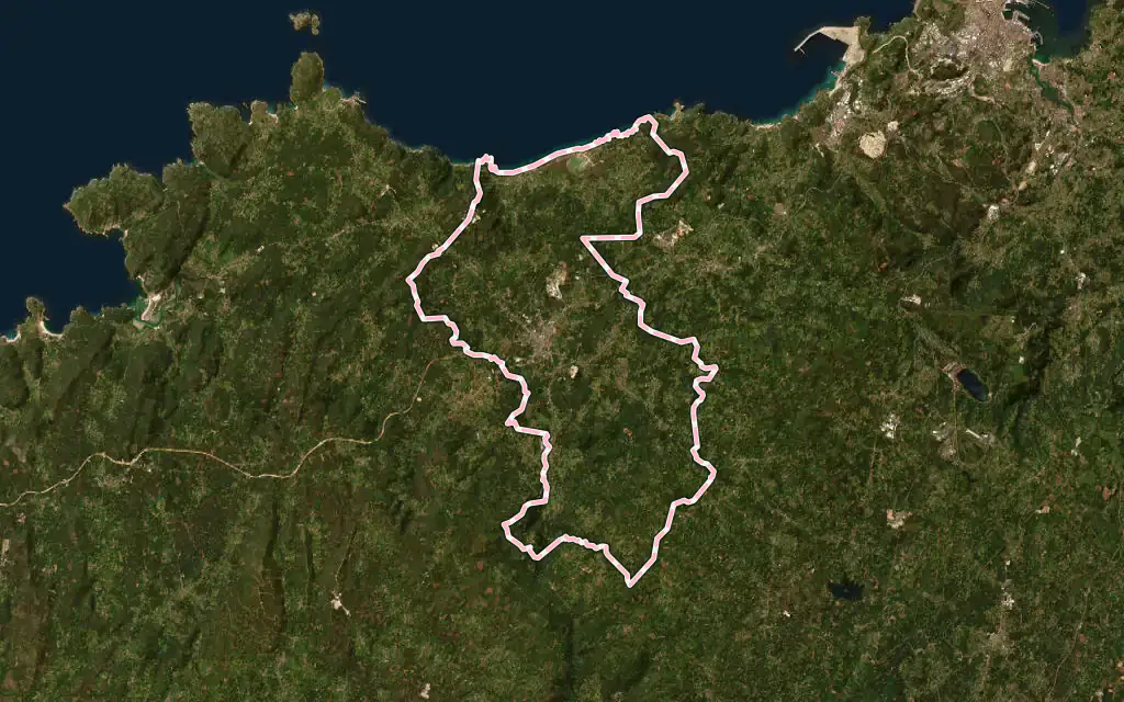 Vista satélite de Carballo con su contorno administrativo