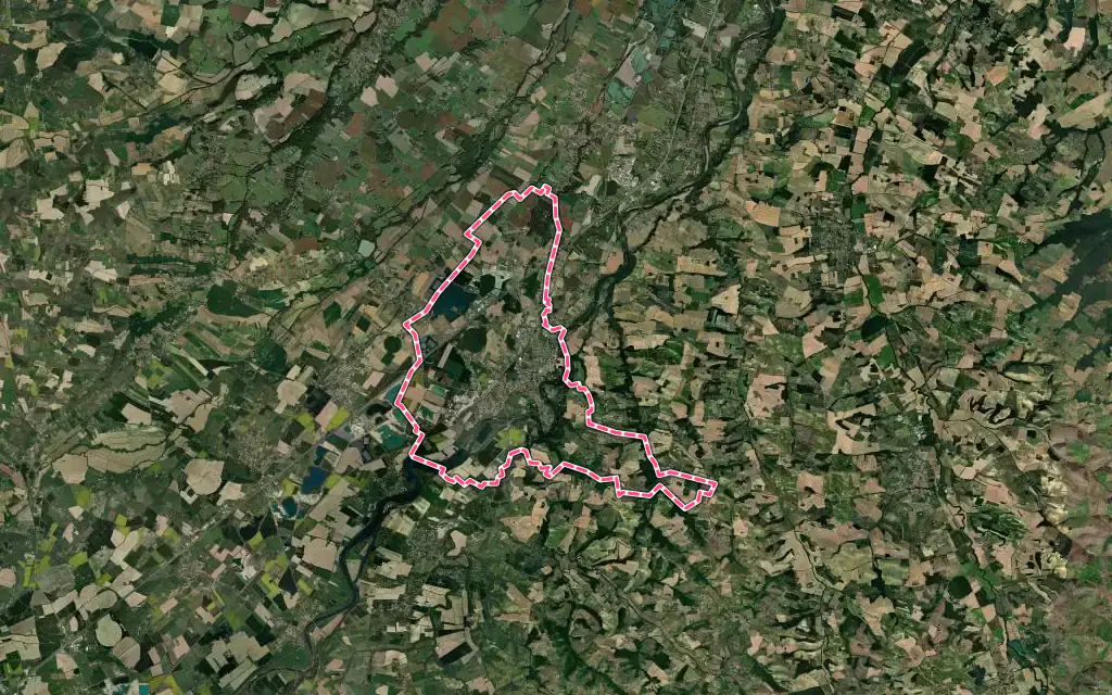 Vue satellite de Carbonne avec ses contours administratifs