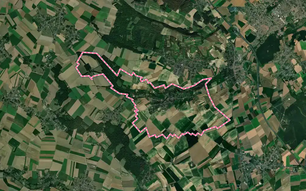 Vue satellite de Carency avec ses contours administratifs